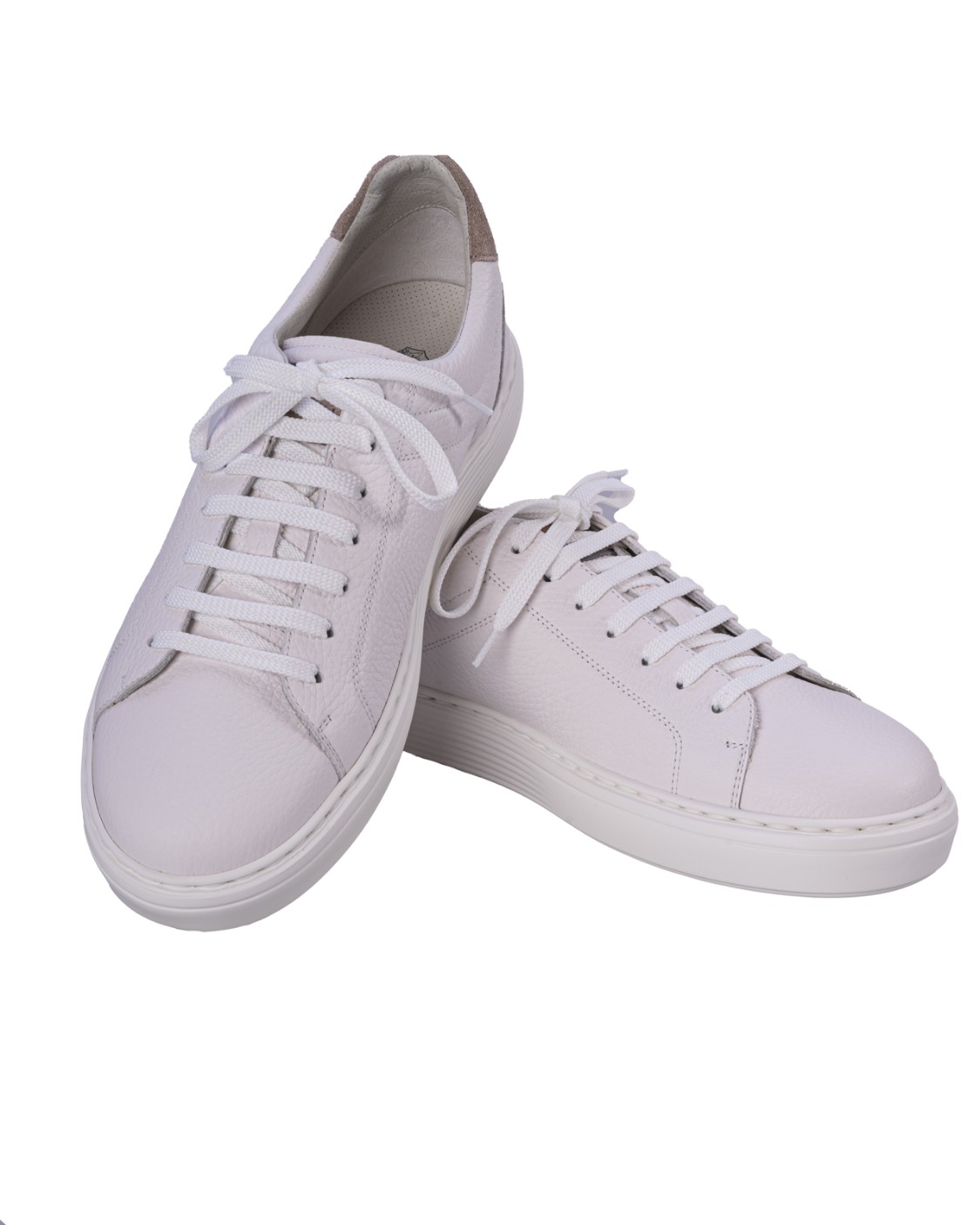 shop BRUNELLO CUCINELLI  Sneakers: Brunello Cucinelli sneakers in vitello con grana.
Chiusura con lacci piatti in tessuto.
Fodera in pelle.
Suola in gomma leggera.
Composizione: 100% Pelle.
Fabbricato in Italia.. MZUASBJ264-CE280 number 9587127